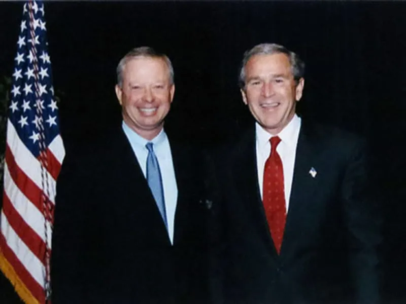 Dale Crownover, CEO of Texas Nameplate Co., with President George W. Bush